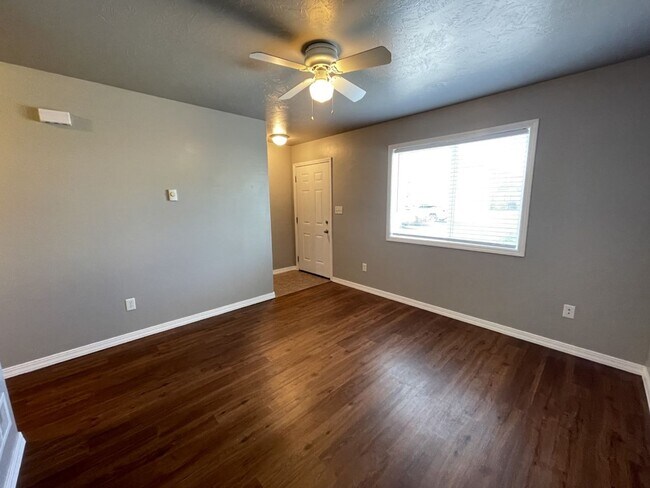 Building Photo - 2 Bed, 1.5 Bath Town Home - Idaho Falls