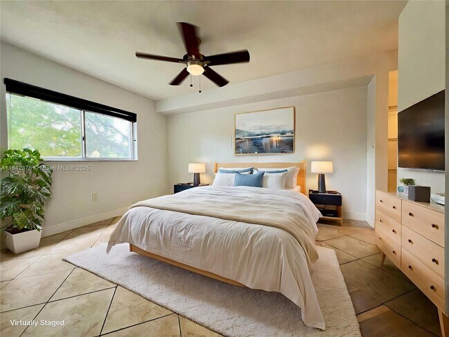 Foto del edificio - 445 SW 11th St