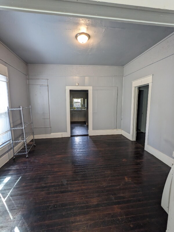 Foto del edificio - 410 E Day St