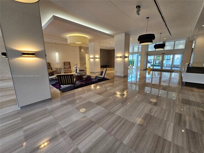 Foto del edificio - 100 Bayview Dr