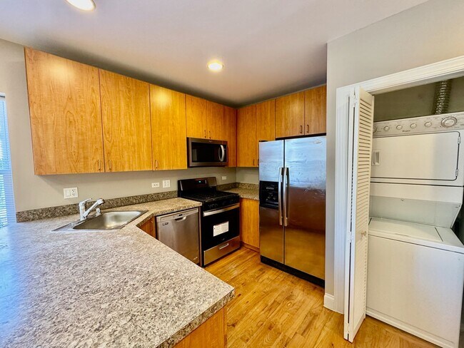 Foto del edificio - 3 Bedroom Apartment in Rogers Park