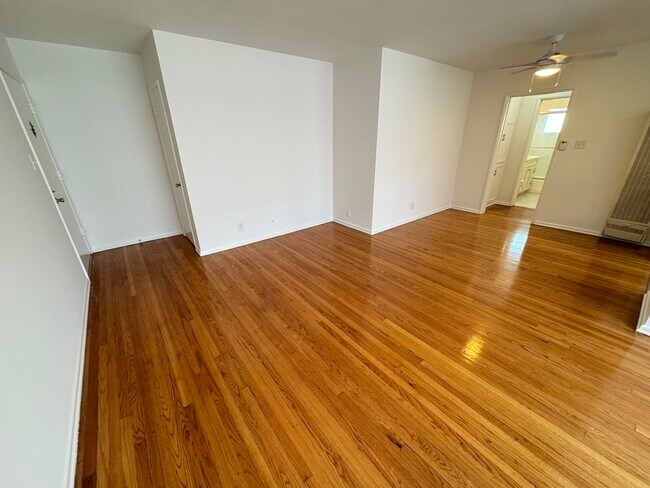 Foto del edificio - 11662 Sunset Blvd