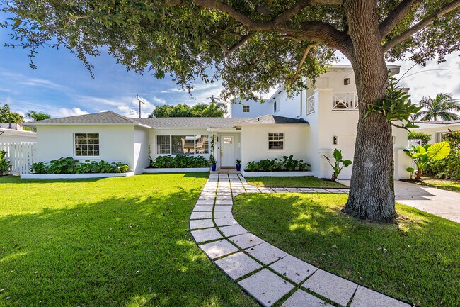 Building Photo - 240 Santa Lucia Dr
