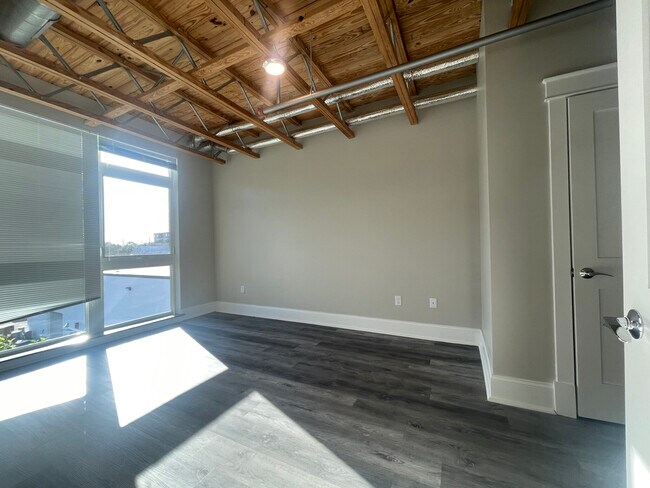 Foto del edificio - 330-350 Pleasant St. Unit 338