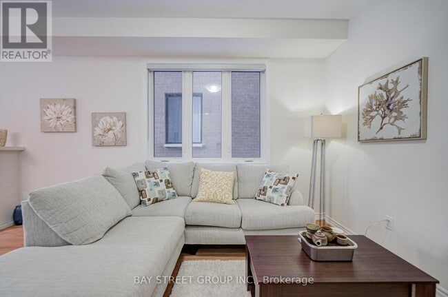 Building Photo - 2916 Nakina St