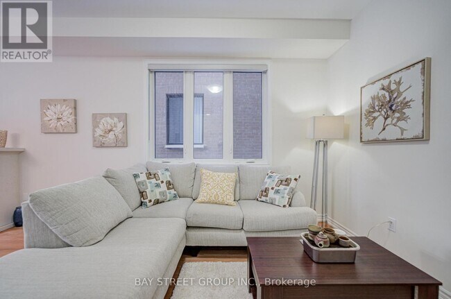 Photo du bâtiment - 2916 Nakina St