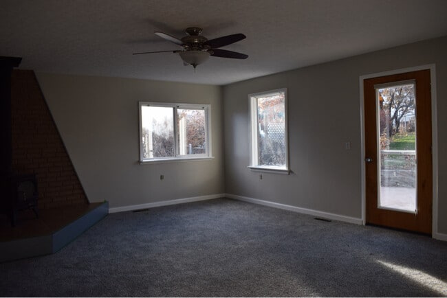 Building Photo - 1511 Knight St