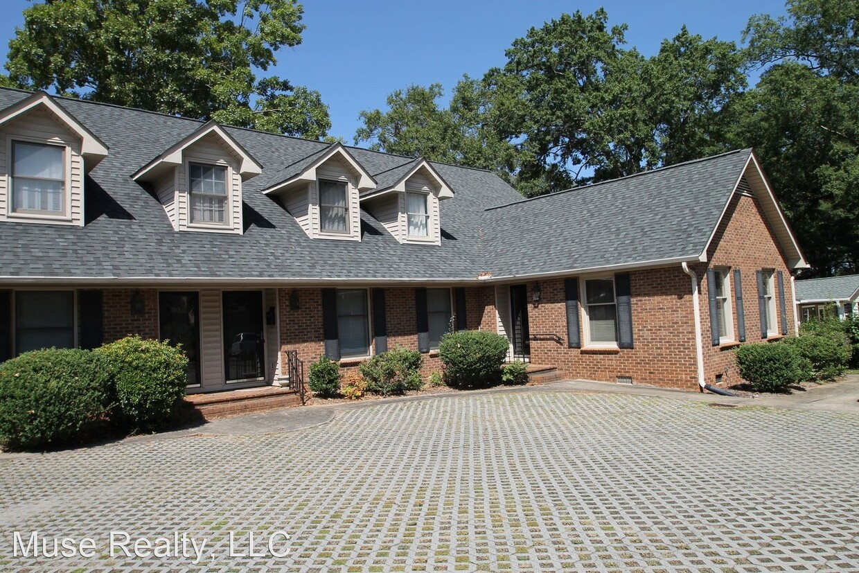 Primary Photo - 2 br, 1 bath House - 707 Milton Ave