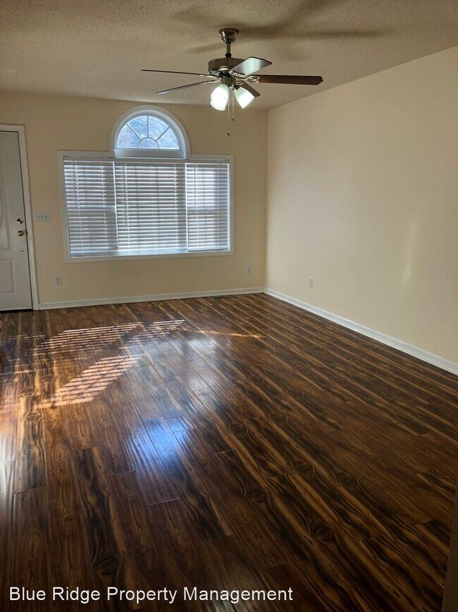 Building Photo - 2 br, 2.5 bath House - 114 Amanda Lane Uni...