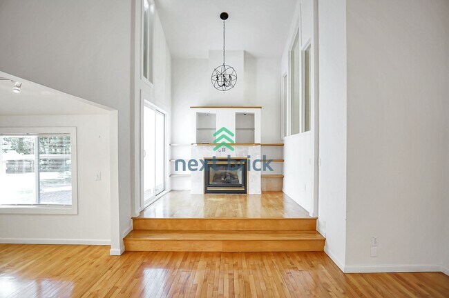 Building Photo - Beautiful home with  5 bedrooms, 4 bathroo...