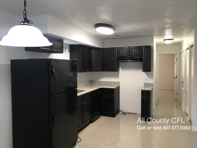Building Photo - 5640 S Rio Grande Ave