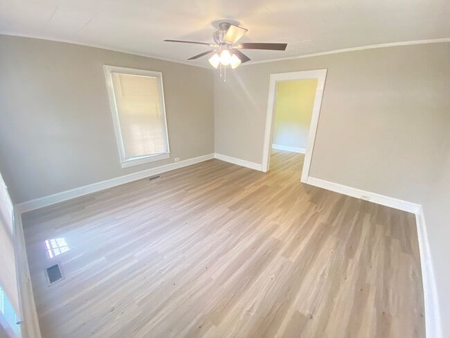 Building Photo - 2bd/1ba Remodeled House off Hwy 29 & Hwy 3 behind Bojangles