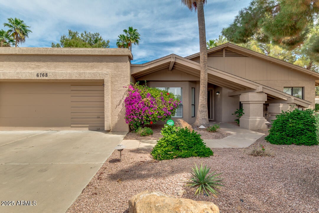 Foto principal - 6768 E Grandview Dr