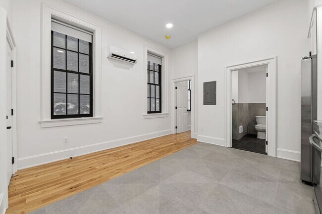 Foto del edificio - 1121 Dayton St