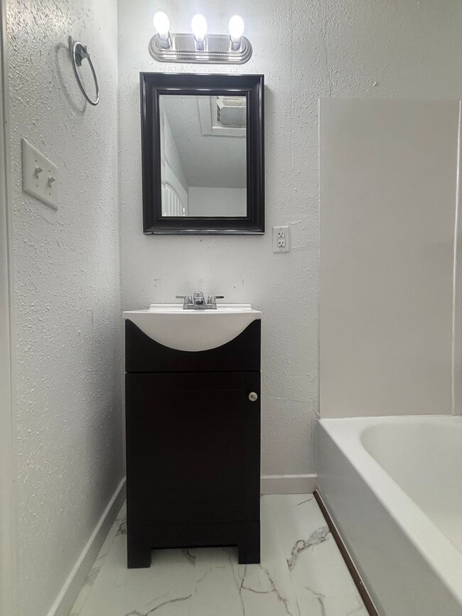 Foto del edificio - Remodeled 3 bedroom 2 full bathroom home!