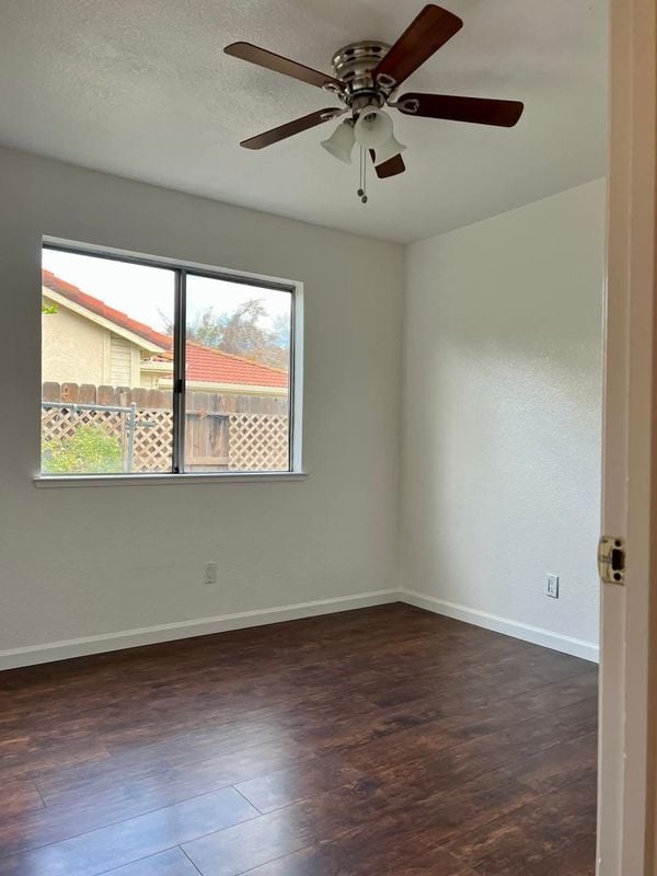 Foto del edificio - 3301 Jamestown Dr