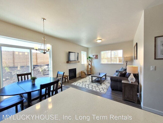 Foto del edificio - 3 br, 2.5 bath House - 920 NE Paula
