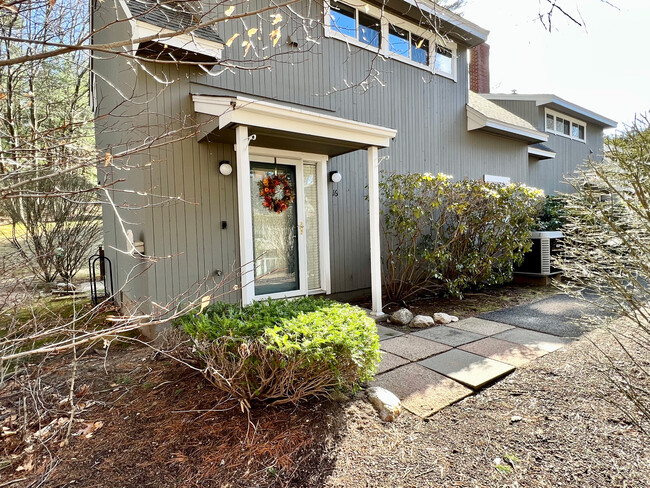 Building Photo - 16 Partridge Ct
