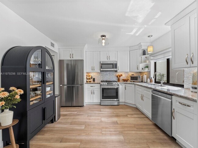 Foto del edificio - 10548 SW 112th Ave