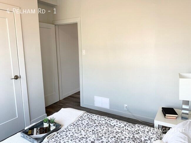 Building Photo - Main Floor 1 Bedroom, with private laundry and Parking