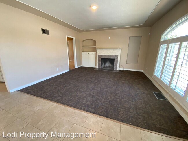 Building Photo - 3 br, 1.5 bath House - 1321 S Hutchins St