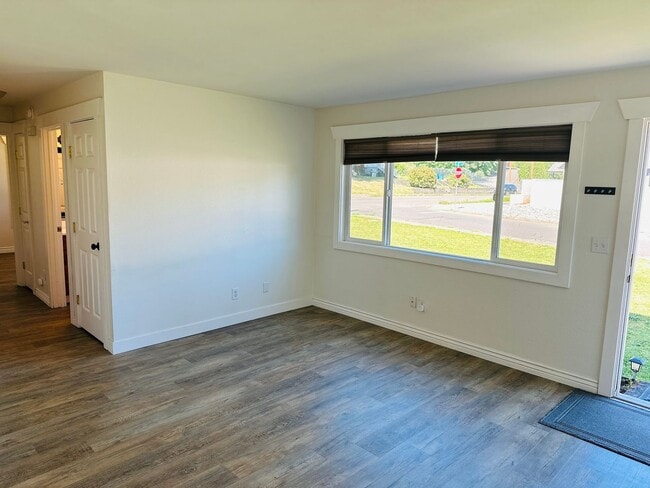 Building Photo - Charming Remodeled Camas Duplex