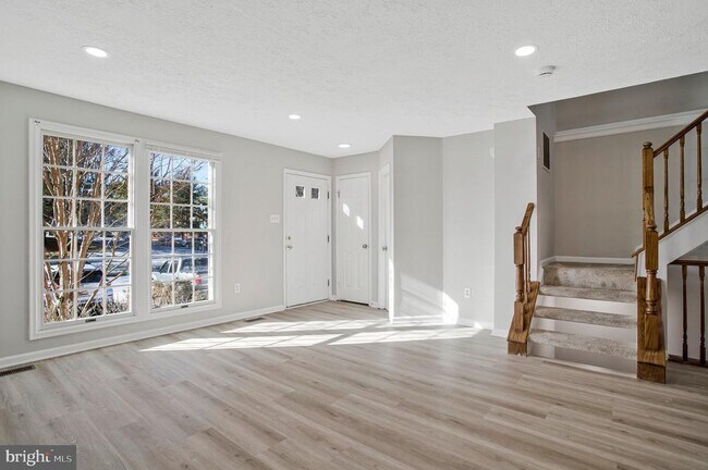 Foto del edificio - 8263 Berryfield Dr