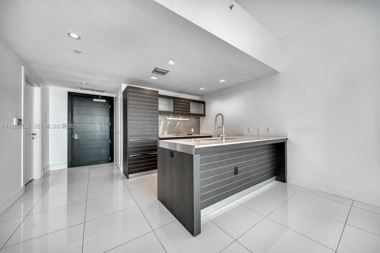 Photo - $4,000 200 Biscayne Boulevard way #4411