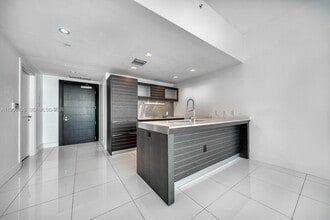 Building Photo - 200 Biscayne Blvd Way