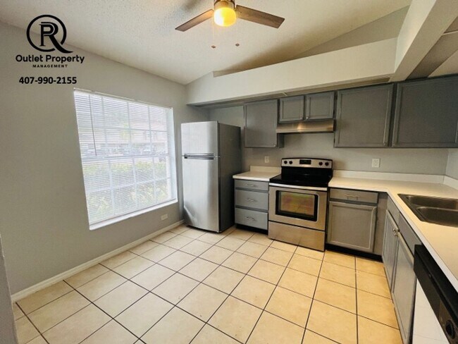 Foto del edificio - Fantastic Spacious 3/2 Town Home (Towncent...