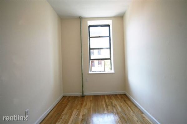 Building Photo - 203 E 10th St