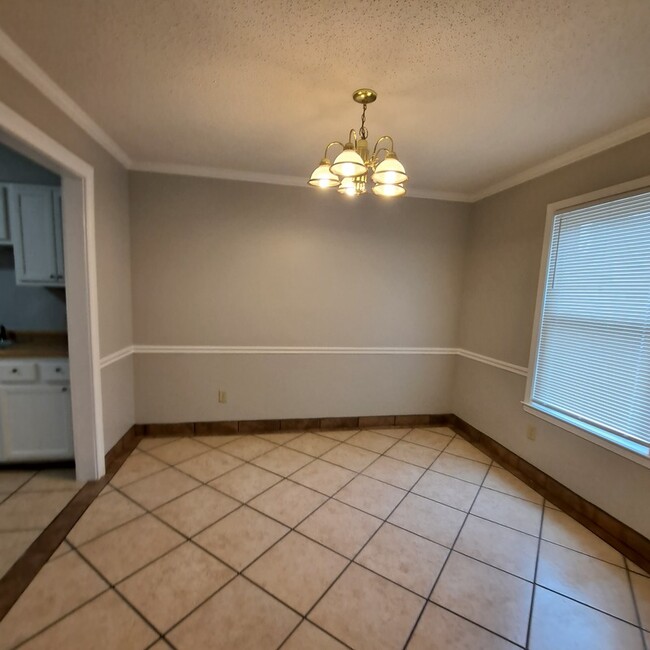 Building Photo - 7129 Chevy Chase Dr