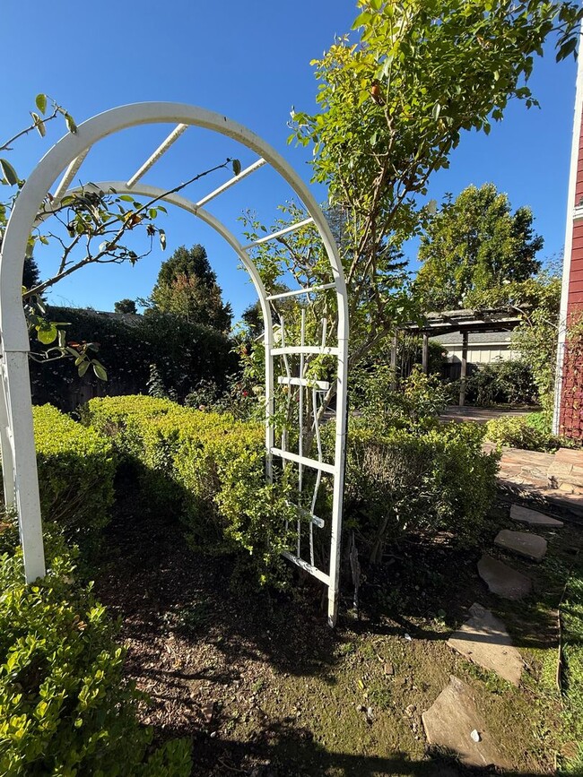 Building Photo - Experience the perfect blend of comfort, style, and country in this rare West County find!