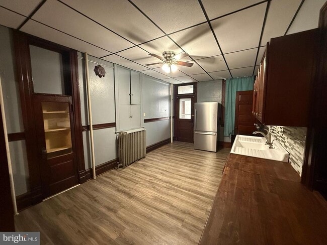 Building Photo - 10 E Main St