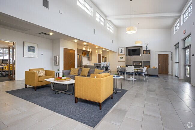 Casa club - Marrero Commons