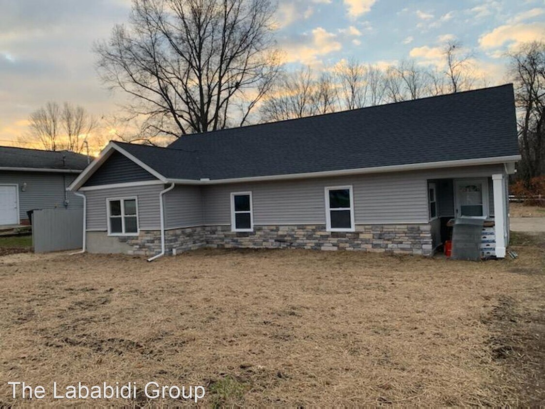 Foto principal - 3 br, 1 bath House - 2064 Beach Dr.