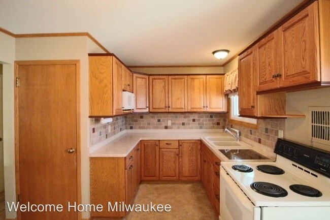 Building Photo - 3 br, 1.5 bath House - 8634 N 54th St
