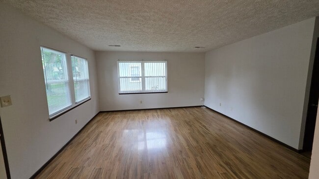 Foto del edificio - 2 bdrm, 1 1/2 bath home with fenced yard
