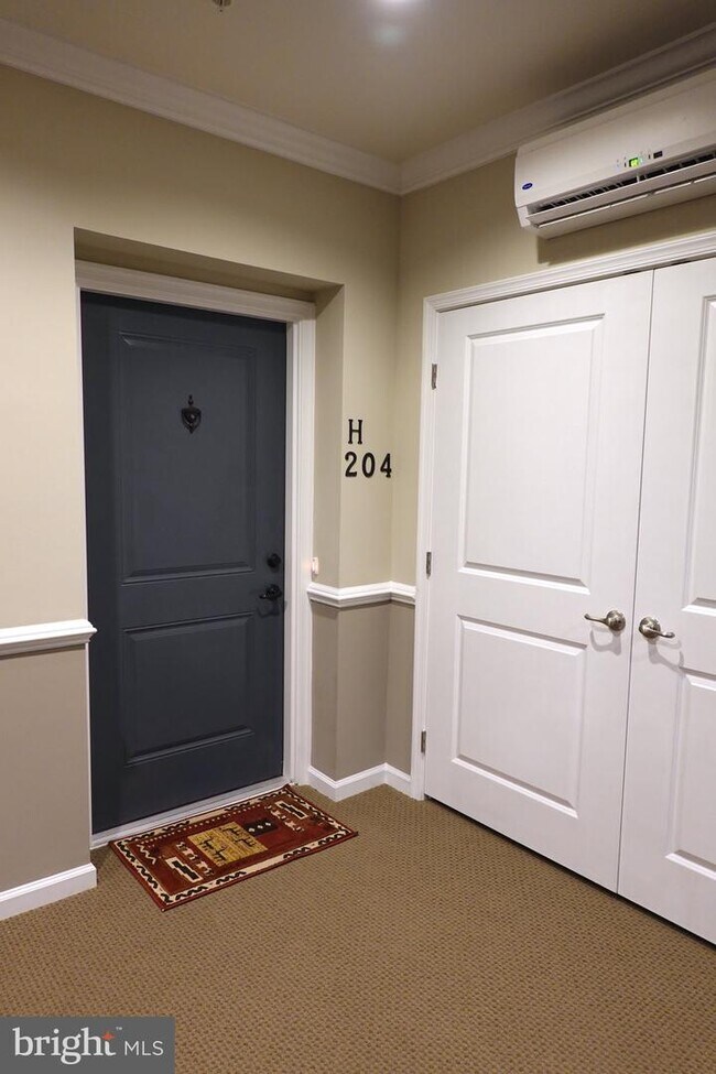 Building Photo - 6490 Calverton Dr
