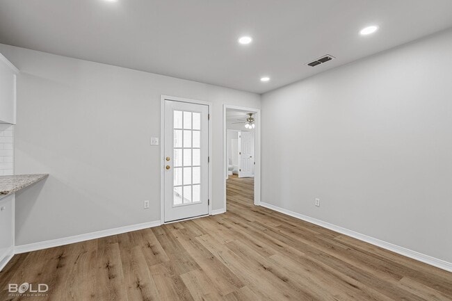 Building Photo - Check Out this 3 bed 2 bath in North Shrev...