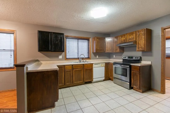 Kitchen - 309 Aurora Ave