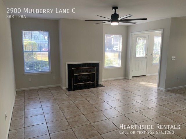 Building Photo - 3 Bed / 2 Bath Ground Floor Condo on Mulberry