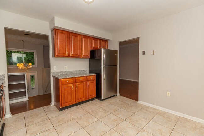 Foto del edificio - 4 Bed, 2.5 Bath Single Family Home in Winc...