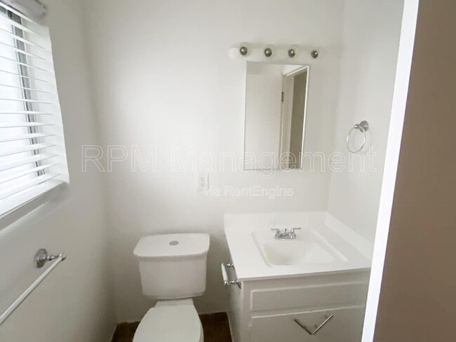 Foto del edificio - 6904 Lennox Ave