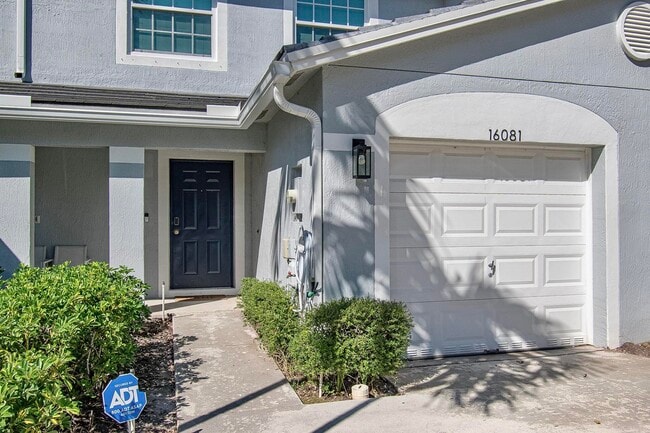 Foto del edificio - 16081 Sierra Palms Dr