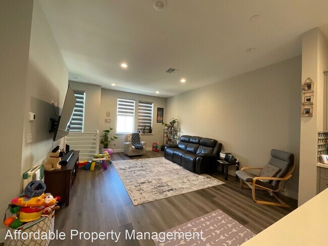 Foto del edificio - 3 br, 3.5 bath House - 37380 Suncrest Street