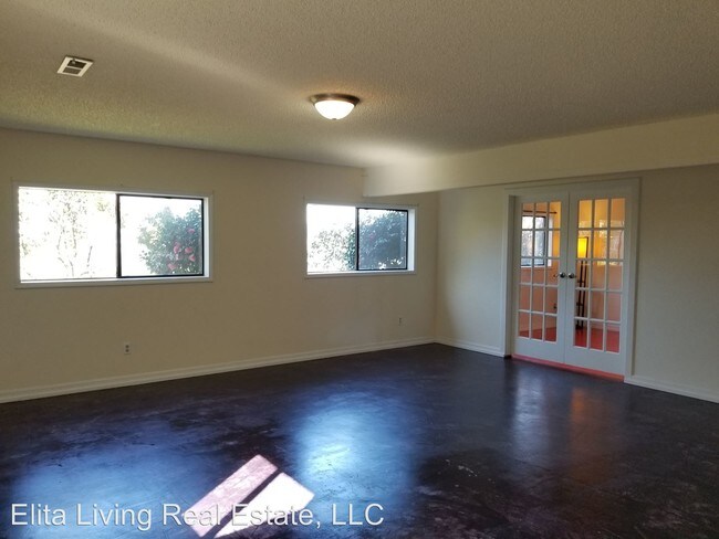 Building Photo - 2 br, 1 bath House - 8125 S 120TH ST #A