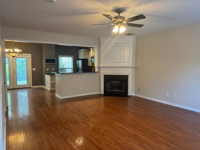 Foto del edificio - 3BR Townhome in Brentwood
