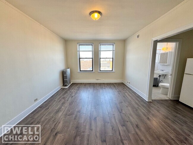 Foto del edificio - 2770 N Milwaukee Ave