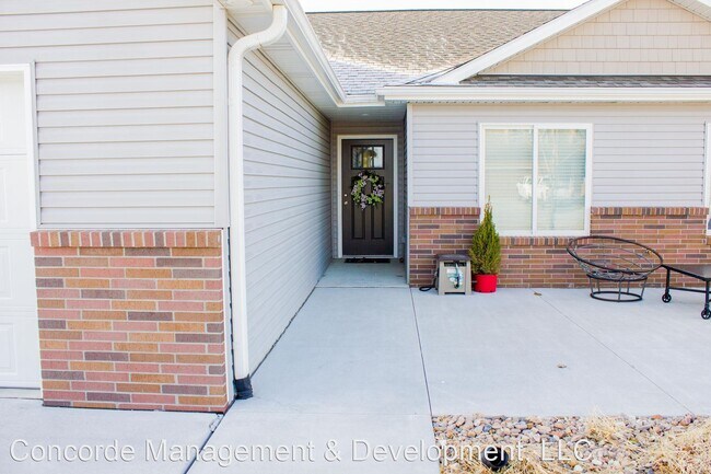 Building Photo - 7821 Mandalay Dr